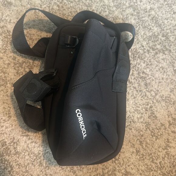Corkcicle Crossbody Water Bottle Sling Bag - Picture 2 of 8